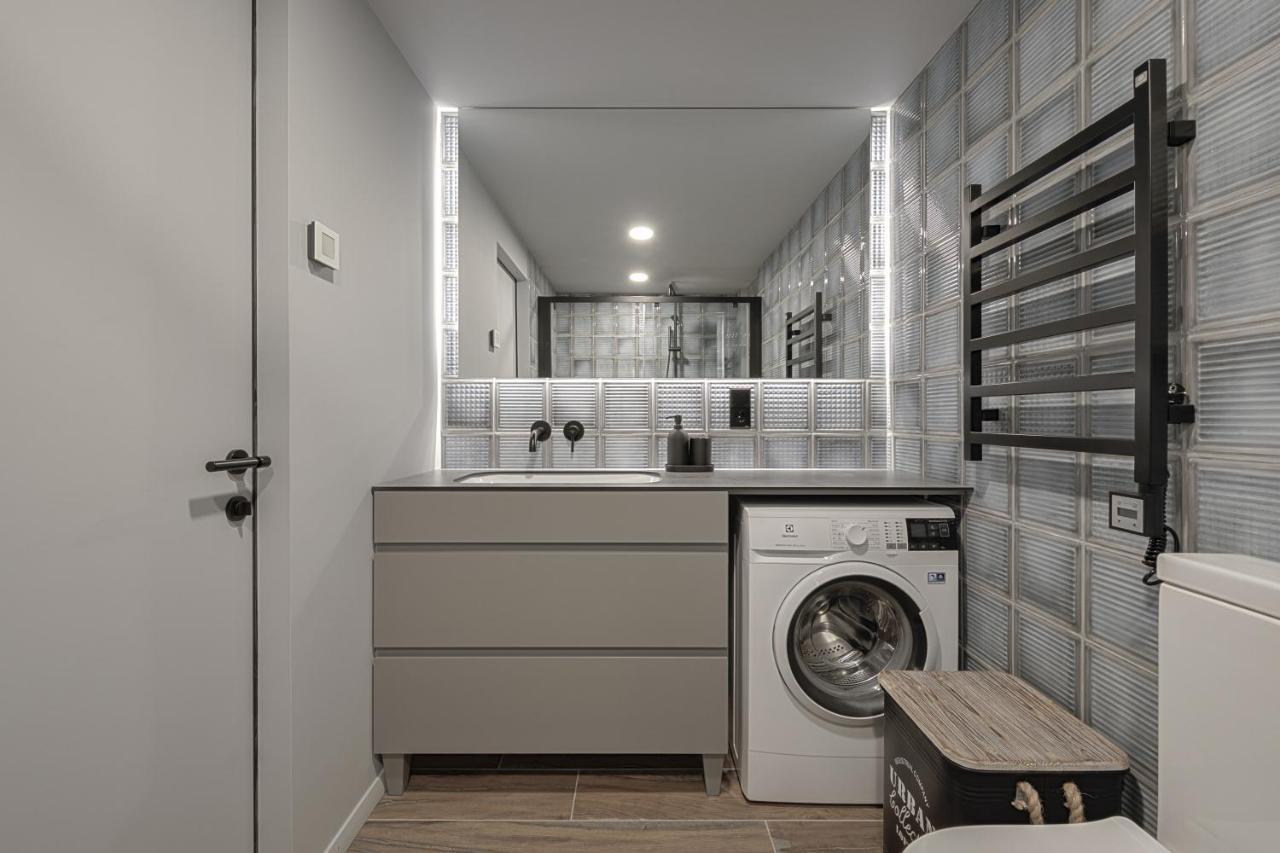 Ivis House Modern Apartment In Vilnius Old Town With Balcony VNO Exteriör bild