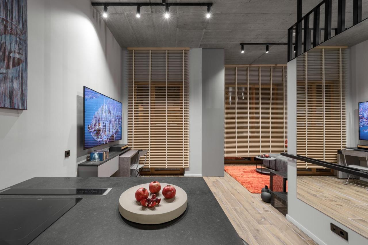 Ivis House Modern Apartment In Vilnius Old Town With Balcony VNO Exteriör bild